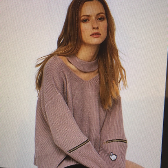 Sweaters - choker sweater zipper detail